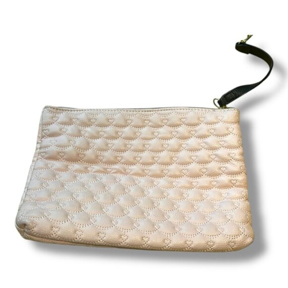 Women’s Betsey Johnson Light Pink Quilted Leather Heart Clutch Wristlet - Picture 2 of 7